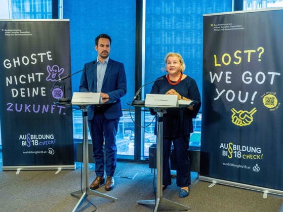2026-09-18-Pressekonferenz Ausbildungspflicht Bundesminister für Bildung, Wissenschaft und Forschung Christoph Wiederkehr (NEOS) und Bundesministerin für Arbeit, Soziales, Gesundheit, Pflege und Konsumentenschutz Korinna Schumann (SPÖ) am 18. September 2026 bei der Pressekonferenz zur Zwischenbilanz zu 10 Jahre Ausbildung bis 18 im Hotel Melia Vienna in Wien, Wien, Österreich.