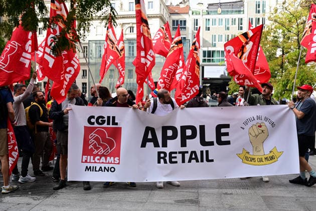 Apple retail employees strike in Milan MILAN, ITALY - SEPTEMBER 18: Apple retail employees take part in a protest outside the Apple Store in Piazza Liberty during a nationwide strike in Milan, Italy, on September 18, 2026. The strike, called by Italian trade unions over staffing shortages, increasing workloads and working conditions, coincides with the launch of Apple s new iPhone 18 Pro and Pro Max in stores. Piero Cruciatti Anadolu Milan Italy. Editorial use only. Please get in touch for any other usage.  Copyright: x2026xAnadoluxPieroxCruciattix