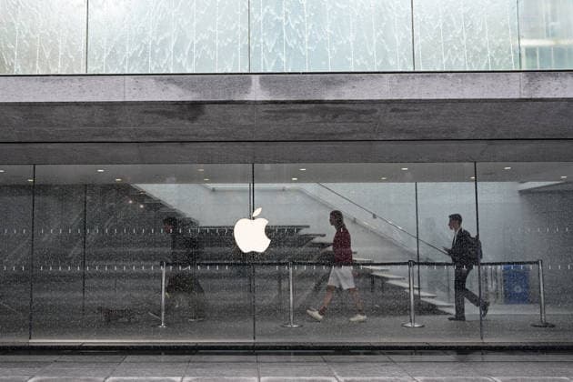 Apple retail employees strike in Milan MILAN, ITALY - SEPTEMBER 18: Customers enter the Apple store in Milan, Italy, on September 18, 2026. Workers across Apple s Italian retail network are holding a nationwide strike over staffing shortages, increasing workloads and working conditions as the company s new iPhone 18 Pro and Pro Max go on sale. Piero Cruciatti Anadolu Milan Italy. Editorial use only. Please get in touch for any other usage.  Copyright: x2026xAnadoluxPieroxCruciattix