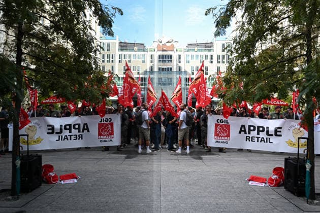 Apple retail employees strike in Milan MILAN, ITALY - SEPTEMBER 18: Apple retail employees take part in a protest outside the Apple Store in Piazza Liberty during a nationwide strike in Milan, Italy, on September 18, 2026. The strike, called by Italian trade unions over staffing shortages, increasing workloads and working conditions, coincides with the launch of Apple s new iPhone 18 Pro and Pro Max in stores. Piero Cruciatti Anadolu Milan Italy. Editorial use only. Please get in touch for any other usage.  Copyright: x2026xAnadoluxPieroxCruciattix