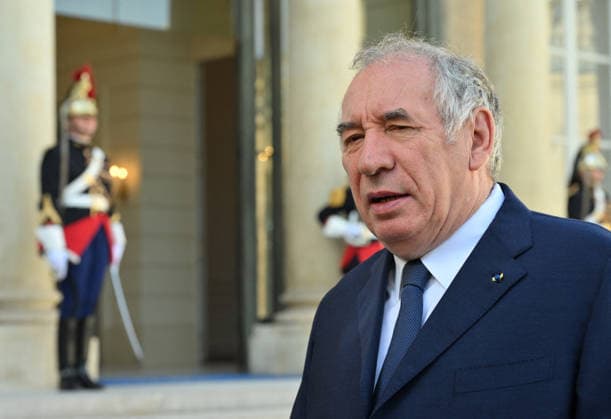 François Bayrou, president of the Democratic Movement (MoDem). Party leaders are arriving at the Élysée Palace for a Saint Denis-style meeting with Emmanuel Macron, President of the French Republic. The so-called Saint Denis-style format refers to a meeting between the head of state and all the leaders of the parties represented in Parliament, with the aim of finding avenues for political compromise. Paris, September 18, 2026. Christian Liewig, Bestimage. Party leaders are arriving at the Élysée Palace for a Saint Denis format meeting with Emmanuel Macron, President of the French Republic. The so-called Saint Denis format refers to a meeting between the head of state and all party leaders represented in Parliament, aimed at finding  Copyright: xChristianxLiewigx xBestimagexChristianxLiewigx xBestimagex
