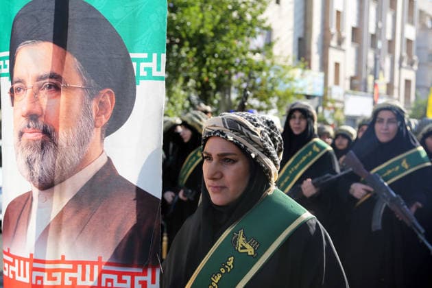 Armed volunteers march through central Tehran in Basij-led mobilization rally TEHRAN, IRAN - SEPTEMBER 18: (RESTRICTIONS: No Access Israel Media Persian Language TV Stations Outside Iran Strictly No Access BBC Persian VOA Persian Manoto TV Iran International TV) Armed volunteers registered with the Janfada-ye Iran program march between Imam Hossein Square and Enqelab Square in Tehran, Iran on September 18, 2026. Led by the Basij paramilitary force affiliated with the Islamic Revolutionary Guard Corps (IRGC), demonstrators carrying automatic rifles and long-barrel weapons took to the streets to demonstrate wartime mobilization and national defense readiness following recent US and Israeli strikes. Fatemeh Bahrami Anadolu Tehran Iran. Ed  Copyright: x2026xAnadoluxFatemehxBahramix