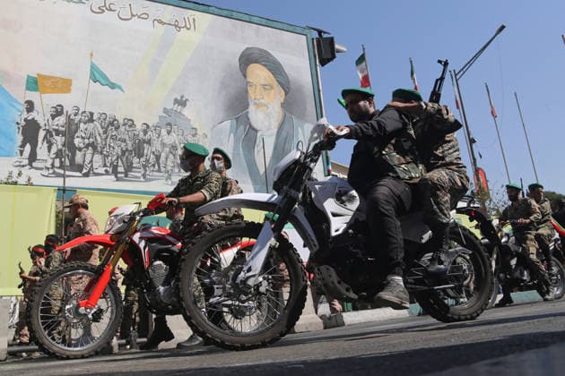 Armed volunteers march through central Tehran in Basij-led mobilization rally TEHRAN, IRAN - SEPTEMBER 18: (RESTRICTIONS: No Access Israel Media Persian Language TV Stations Outside Iran Strictly No Access BBC Persian VOA Persian Manoto TV Iran International TV) Armed volunteers registered with the Janfada-ye Iran program march between Imam Hossein Square and Enqelab Square in Tehran, Iran on September 18, 2026. Led by the Basij paramilitary force affiliated with the Islamic Revolutionary Guard Corps (IRGC), demonstrators carrying automatic rifles and long-barrel weapons took to the streets to demonstrate wartime mobilization and national defense readiness following recent US and Israeli strikes. Fatemeh Bahrami Anadolu Tehran Iran. Ed  Copyright: x2026xAnadoluxFatemehxBahramix