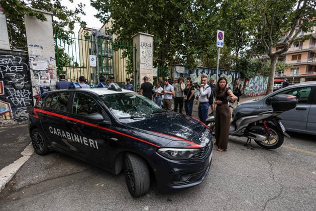 September 18, 2026, Rome, Italia, Italy: A 13-year-old student stabbed his teacher in class and sprayed pepper spray at the Verga Institute in Largo Cocconi, in the Collatina area of Rome, September 18, 2026. Rome Italy  - ZUMAa289 20260918_zia_a289_046 Copyright: xFrancescoxFotiax xAgfx