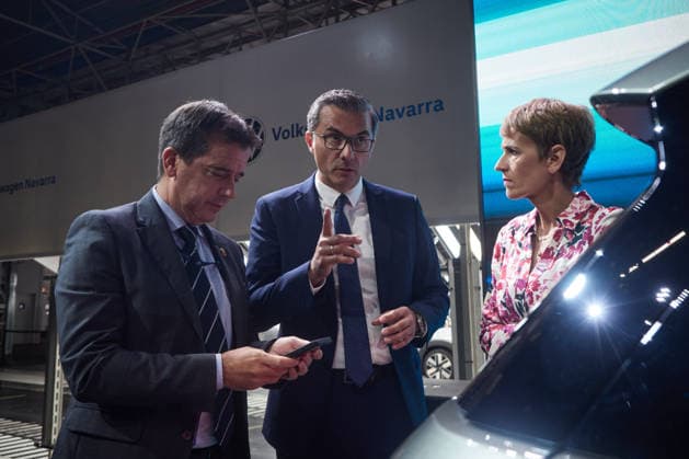 Volkswagen Navarra Announces the Start of Production of the Volkswagen ID Cross. Volkswagen Navarra President Michael Hobusch shows Navarre President María Chivite the new model at the Volkswagen Navarra facility on September 18, 2026, in Pamplona, Navarra, Spain. The Volkswagen Navarra plant, located in the Landaben Industrial Park in Pamplona, begins mass production today of its new all-electric SUV, the Volkswagen ID Cross, marking a key milestone in the brand’s electrification. SEPTEMBER 18, 2026 Pamplona, Navarra Pamplona, Navarra, Spain  Copyright: xEduardoxParrax 7783377