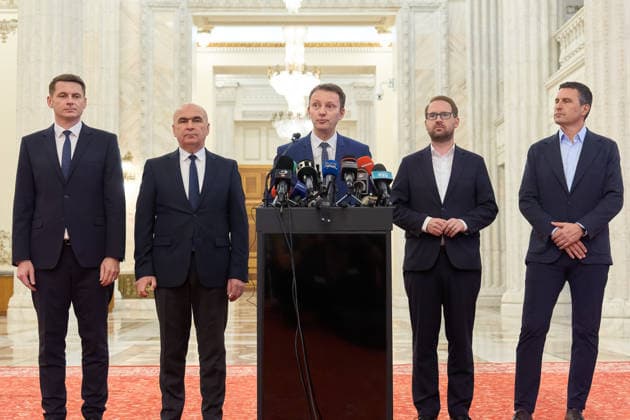 Romania PM Bid: Muresan First Public Appearance Bucharest, Romania. 18th Sep, 2026: Siegfried Muresan (C), Romania s prime minister candidate, holds a press statement at the Romanian Senate. Muresan, National Liberal Party (PNL) MEP, is the third candidate nominated by the Romanian president in an attempt to secure a majority vote in Parliament. Today is the 136th day without a full‘term prime minister, after the Bolojan government was dismissed in a no-confidence vote. Bucharest Romania Copyright: xLucianxAlecux