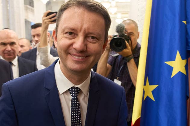 Romania PM Bid: Muresan First Public Appearance Bucharest, Romania. 18th Sep, 2026: Siegfried Muresan, Romania s prime minister candidate, leaves after delivering a press statement at the Romanian Senate. Muresan, National Liberal Party (PNL) MEP, is the third candidate nominated by the Romanian president in an attempt to secure a majority vote in Parliament. Today is the 136th day without a full‘term prime minister, after the Bolojan government was dismissed in a no-confidence vote. Bucharest Romania Copyright: xLucianxAlecux