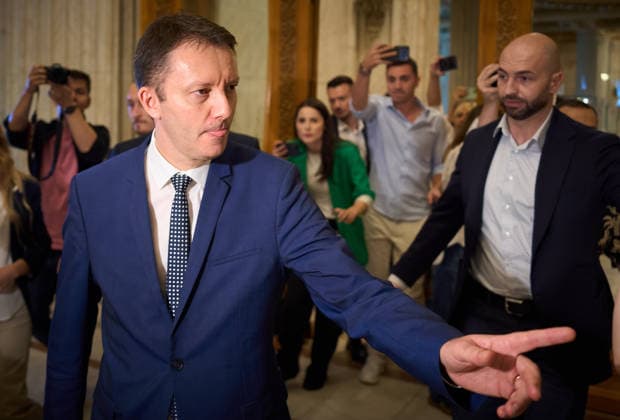 Romania PM Bid: Muresan First Public Appearance Bucharest, Romania. 18th Sep, 2026: Siegfried Muresan, Romania s prime minister candidate, leaves after delivering a press statement at the Romanian Senate. Muresan, National Liberal Party (PNL) MEP, is the third candidate nominated by the Romanian president in an attempt to secure a majority vote in Parliament. Today is the 136th day without a full‘term prime minister, after the Bolojan government was dismissed in a no-confidence vote. Bucharest Romania Copyright: xLucianxAlecux