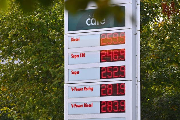 Taeglich neue Hoechststaende an der Zapfsaeule. Themenbild Kraftstoffpreise , Spritpreise treiben die Inflation an. Tankstelle ,Preistafel. Kraftstoffsorten im Landkreis Muenchen am 18.09.2026