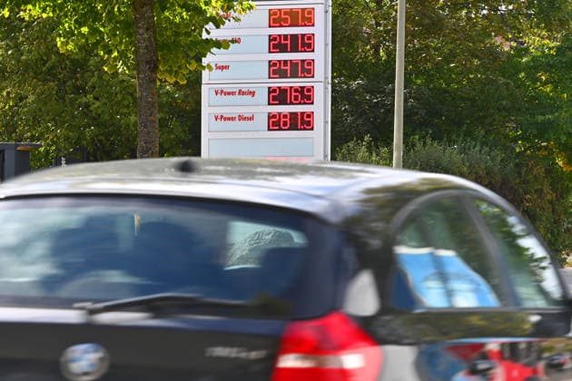 Taeglich neue Hoechststaende an der Zapfsaeule. Themenbild Kraftstoffpreise , Spritpreise treiben die Inflation an. Tankstelle ,Preistafel. Kraftstoffsorten im Landkreis Muenchen am 18.09.2026