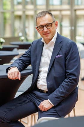 18.09.2026. Düsseldorf. Dr. Philipp Nagl (Vorstandsvorsitzender DB InfraGo AG) am Rande der Infrastrukturkonferenz.NRW 2026 unter dem Motto Brücken schneller bauen und sanieren . Düsseldorf Ministerium für Umwelt, Naturschutz und Verkehr, Emilie-Preyer-Platz 1 Nordrhein-Westfalen Deutschland