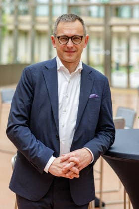 18.09.2026. Düsseldorf. Dr. Philipp Nagl (Vorstandsvorsitzender DB InfraGo AG) am Rande der Infrastrukturkonferenz.NRW 2026 unter dem Motto Brücken schneller bauen und sanieren . Düsseldorf Ministerium für Umwelt, Naturschutz und Verkehr, Emilie-Preyer-Platz 1 Nordrhein-Westfalen Deutschland