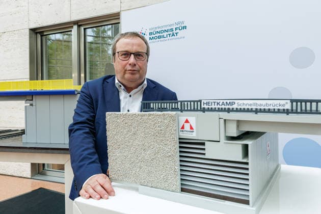 18.09.2026. Düsseldorf. NRW-Verkehrsminister Oliver Krischer am Rande der Infrastrukturkonferenz.NRW 2026 unter dem Motto Brücken schneller bauen und sanieren . Düsseldorf Ministerium für Umwelt, Naturschutz und Verkehr, Emilie-Preyer-Platz 1 Nordrhein-Westfalen Deutschland