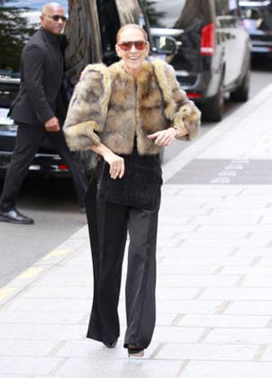 Céline Dion was cheered by her fans as she left the Royal Monceau Hotel in Paris, before heading to the Plenitude Arena in Paris La Défense for her third concert, September 16, 2026 Christophe Aubert Bestimage Céline Dion is acclaimed by fans as she leaves the Royal Monceau Hotel in Paris, before heading to the Plenitude Arena at Paris La Défense for her third concert date on September 18, 2026, Paris, France  Copyright: xChristophexAubertx xBestimagexChristophexAubertx xBestimagex