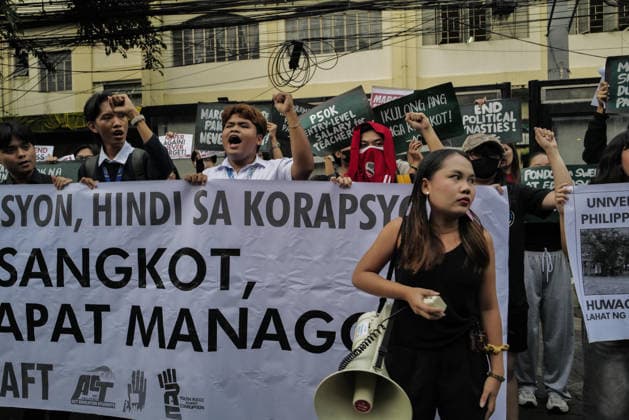 September 18, 2026, Philippines: Students from La Salle along with One Taft, a coalition of Taft-based schools, stage a Black Friday Protest on Friday at Taft Ave, Metro Manila. It coincided with the Black Friday Protests from different universities and a preparation for the mass movement on Sept. 21 for the Martial Law anniversary. Among the calls were for the alleged human rights abuses, corruption, and the Pax Silica initiative under the administration of President Ferdinand Marcos Jr. Philippines - ZUMAr240 20260918_zip_r240_029 Copyright: xMarcxDominicxRostratax