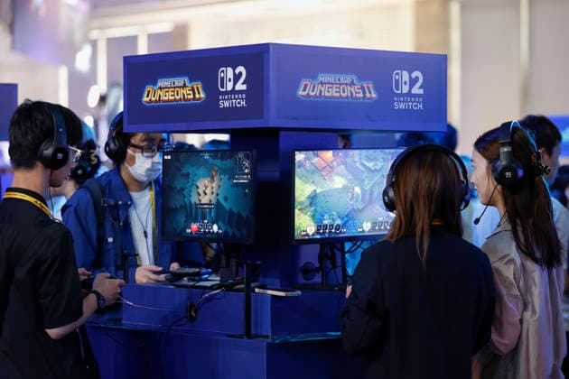 September 18, 2026, Chiba, Japan: Visitors enjoy testing upcoming action role-playing game Minecraft Dungeons II during the Tokyo Game Show (TGS) 2026 at Makuhari Messe in Chiba, near Tokyo. This year marks 30 years since the show began. A total of 1,138 companies and organizations from 53 countries participated in the largest exhibition in TGS history. The event runs through September 21. Chiba Japan - ZUMAm191 20260918_aap_m191_070 Copyright: xRodrigoxReyesxMarinx