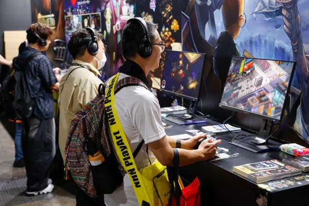 September 18, 2026, Chiba, Japan: Visitors enjoy testing video games during the Tokyo Game Show (TGS) 2026 at Makuhari Messe in Chiba, near Tokyo. This year marks 30 years since the show began. A total of 1,138 companies and organizations from 53 countries participated in the largest exhibition in TGS history. The event runs through September 21. Chiba Japan - ZUMAm191 20260918_aap_m191_062 Copyright: xRodrigoxReyesxMarinx