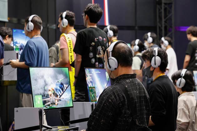 September 18, 2026, Chiba, Japan: Visitors enjoy testing the flight combat game ACE COMBAT 8: WINGS OF THEVE during the Tokyo Game Show (TGS) 2026 at Makuhari Messe in Chiba, near Tokyo. This year marks 30 years since the show began. A total of 1,138 companies and organizations from 53 countries participated in the largest exhibition in TGS history. The event runs through September 21. Chiba Japan - ZUMAm191 20260918_aap_m191_069 Copyright: xRodrigoxReyesxMarinx