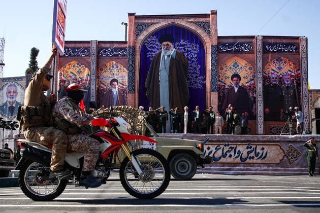 Iranians take to the streets of Tehran following US and Israeli attacks TEHRAN, IRAN - SEPTEMBER 18: (----EDITORIAL USE ONLY – MANDATORY CREDIT - IRANIAN PRESIDENCY HANDOUT - NO MARKETING NO ADVERTISING CAMPAIGNS - DISTRIBUTED AS A SERVICE TO CLIENTS----) Demonstrators fill the area between Imam Hossein Square and Revolution Square, carrying Hezbollah and Iranian flags and chanting slogans against the US and Israel in Tehran, Iran, on September 18, 2026. Iranians registered for the Self-Sacrifice campaign demonstrate under the leadership of the Basij Forces affiliated with the Islamic Revolutionary Guard Corps (IRGC) following US and Israeli attacks. Iranian Presidency Handout Anadolu Tehran Iran. Editorial use only. Please get in  Copyright: x2026xAnadoluxIranianxPresidencyx xHandoutx