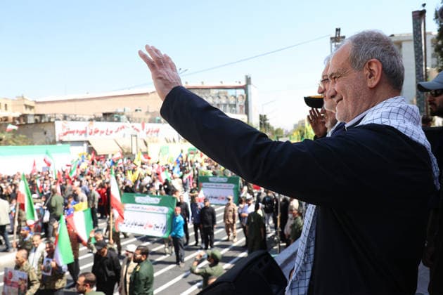 Iranians take to the streets of Tehran following US and Israeli attacks TEHRAN, IRAN - SEPTEMBER 18: (----EDITORIAL USE ONLY – MANDATORY CREDIT - IRANIAN PRESIDENCY HANDOUT - NO MARKETING NO ADVERTISING CAMPAIGNS - DISTRIBUTED AS A SERVICE TO CLIENTS----) Iranian President Masoud Pezeshkian attends as demonstrators fill the area between Imam Hossein Square and Revolution Square, carrying Hezbollah and Iranian flags and chanting slogans against the US and Israel in Tehran, Iran, on September 18, 2026. Iranians registered for the Self-Sacrifice campaign demonstrate under the leadership of the Basij Forces affiliated with the Islamic Revolutionary Guard Corps (IRGC) following US and Israeli attacks. Iranian Presidency Handout Anadolu  Copyright: x2026xAnadoluxIranianxPresidencyx xHandoutx