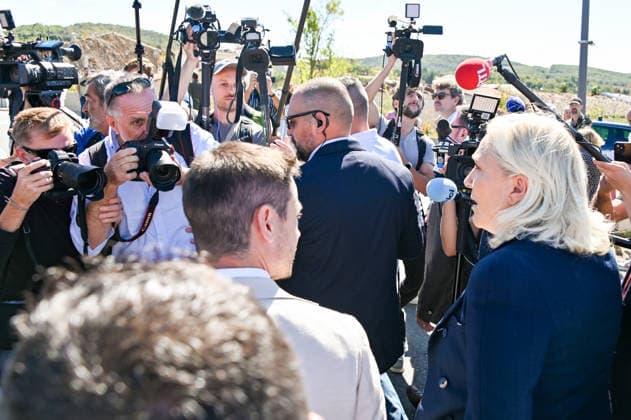 Marine Le Pen, the National Rally’s candidate for the presidency of the Republic, accompanied by Julien Rancoule, National Rally deputy for the 3rd Limoux-Castelnaudary district, and Victor Chabert, director of the National Rally’s press office, visited the disaster-stricken village of Pomas in the Aude department, this Friday, September 18, 2026, following a tornado that struck in late August. Valérian Wagner Bestimage Marine Le Pen, the National Rally candidate for the presidency, accompanied by Julien Rancoule, RN MP for the 3rd constituency of Aude—Limoux Castelnaudary, and Victor Chabert, Director of the National Rally press office, visits the storm-ravaged village of Pomas in the Aude department this Friday, September 18, 2026, follo  Copyright: xValÃ rianxWagner BestimagexValÃ rianxWagner Bestimagex