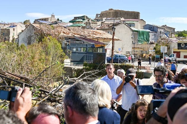 Marine Le Pen, the National Rally’s candidate for the presidency of the Republic, accompanied by Julien Rancoule, National Rally deputy for the 3rd Limoux-Castelnaudary district, and Victor Chabert, director of the National Rally’s press office, visited the disaster-stricken village of Pomas in the Aude department, this Friday, September 18, 2026, following a tornado that struck in late August. Valérian Wagner Bestimage Marine Le Pen, the National Rally candidate for the presidency, accompanied by Julien Rancoule, RN MP for the 3rd constituency of Aude—Limoux Castelnaudary, and Victor Chabert, Director of the National Rally press office, visits the storm-ravaged village of Pomas in the Aude department this Friday, September 18, 2026, follo  Copyright: xValÃ rianxWagner BestimagexValÃ rianxWagner Bestimagex