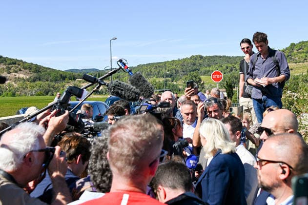 Marine Le Pen, the National Rally’s candidate for the presidency of the Republic, accompanied by Julien Rancoule, National Rally deputy for the 3rd Limoux-Castelnaudary district, and Victor Chabert, director of the National Rally’s press office, visited the disaster-stricken village of Pomas in the Aude department, this Friday, September 18, 2026, following a tornado that struck in late August. Valérian Wagner Bestimage Marine Le Pen, the National Rally candidate for the presidency, accompanied by Julien Rancoule, RN MP for the 3rd constituency of Aude—Limoux Castelnaudary, and Victor Chabert, Director of the National Rally press office, visits the storm-ravaged village of Pomas in the Aude department this Friday, September 18, 2026, follo  Copyright: xValÃ rianxWagner BestimagexValÃ rianxWagner Bestimagex