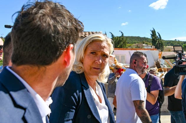 Marine Le Pen, the National Rally’s candidate for the presidency of the Republic, accompanied by Julien Rancoule, National Rally deputy for the 3rd Limoux-Castelnaudary district, and Victor Chabert, director of the National Rally’s press office, visited the disaster-stricken village of Pomas in the Aude department, this Friday, September 18, 2026, following a tornado that struck in late August. Valérian Wagner Bestimage Marine Le Pen, the National Rally candidate for the presidency, accompanied by Julien Rancoule, RN MP for the 3rd constituency of Aude—Limoux Castelnaudary, and Victor Chabert, Director of the National Rally press office, visits the storm-ravaged village of Pomas in the Aude department this Friday, September 18, 2026, follo Copyright: xValà rianxWagner BestimagexValà rianxWagner Bestimagex
