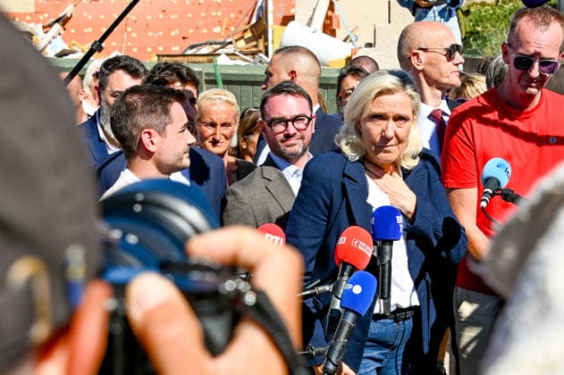Marine Le Pen, the National Rally’s candidate for the presidency of the Republic, accompanied by Julien Rancoule, National Rally deputy for the 3rd Limoux-Castelnaudary district, and Victor Chabert, director of the National Rally’s press office, visited the disaster-stricken village of Pomas in the Aude department, this Friday, September 18, 2026, following a tornado that struck in late August. Valérian Wagner Bestimage Marine Le Pen, the National Rally candidate for the presidency, accompanied by Julien Rancoule, RN MP for the 3rd constituency of Aude—Limoux Castelnaudary, and Victor Chabert, Director of the National Rally press office, visits the storm-ravaged village of Pomas in the Aude department this Friday, September 18, 2026, follo Copyright: xValà rianxWagner BestimagexValà rianxWagner Bestimagex
