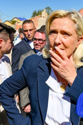 Marine Le Pen, the National Rally’s candidate for the presidency of the Republic, accompanied by Julien Rancoule, National Rally deputy for the 3rd Limoux-Castelnaudary district, and Victor Chabert, director of the National Rally’s press office, visited the disaster-stricken village of Pomas in the Aude department, this Friday, September 18, 2026, following a tornado that struck in late August. Valérian Wagner Bestimage Marine Le Pen, the National Rally candidate for the presidency, accompanied by Julien Rancoule, RN MP for the 3rd constituency of Aude—Limoux Castelnaudary, and Victor Chabert, Director of the National Rally press office, visits the storm-ravaged village of Pomas in the Aude department this Friday, September 18, 2026, follo Copyright: xValà rianxWagner BestimagexValà rianxWagner Bestimagex