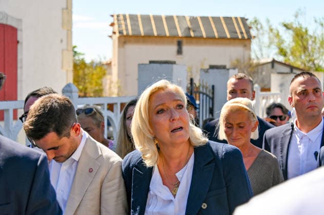 Marine Le Pen, the National Rally’s candidate for the presidency of the Republic, accompanied by Julien Rancoule, National Rally member of the National Assembly representing the 3rd Limoux-Castelnaudary district, and Victor Chabert, director of the National Rally’s press office, visited the disaster-stricken village of Pomas in the Aude department, this Friday, September 18, 2026, following a tornado that struck in late August. Valérian Wagner Bestimage Marine Le Pen, the National Rally candidate for the presidency, accompanied by Julien Rancoule, RN MP for the 3rd constituency of Aude—Limoux Castelnaudary, and Victor Chabert, director of the National Rally press office, visits the storm-ravaged village of Pomas in the Aude department this Copyright: xValà rianxWagner BestimagexValà rianxWagner Bestimagex