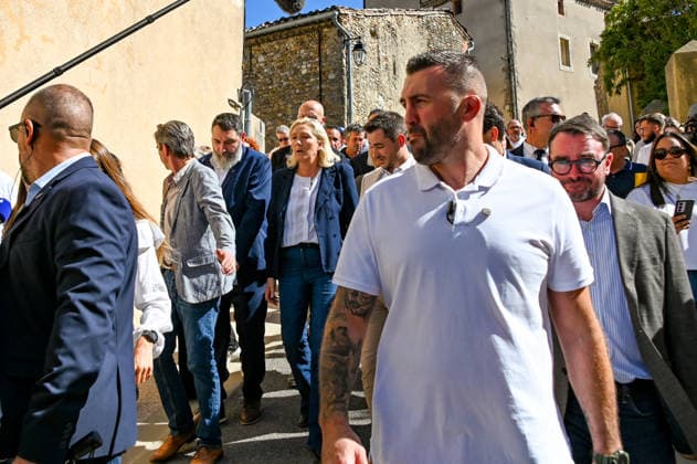 Marine Le Pen, the National Rally’s candidate for the presidency of the Republic, accompanied by Julien Rancoule, National Rally member of the National Assembly representing the 3rd Limoux-Castelnaudary district, and Victor Chabert, director of the National Rally’s press office, visited the disaster-stricken village of Pomas in the Aude department, this Friday, September 18, 2026, following a tornado that struck in late August. Valérian Wagner Bestimage Marine Le Pen, the National Rally candidate for the presidency, accompanied by Julien Rancoule, RN MP for the 3rd constituency of Aude—Limoux Castelnaudary, and Victor Chabert, director of the National Rally press office, visits the storm-ravaged village of Pomas in the Aude department this Copyright: xValà rianxWagner BestimagexValà rianxWagner Bestimagex