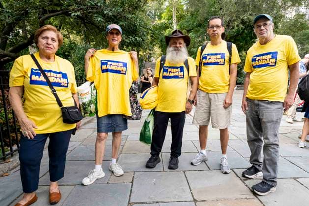 September 18, 2026, New York City, New York, United States: People posing in t-shirts that say Fire Mamdani at a rally against antisemitism in Carl Schurz Park outside Gracie Mansion in New York City. New York City United States - ZUMAb161 20260918_aap_b161_014 Copyright: xMichaelxBrochsteinx