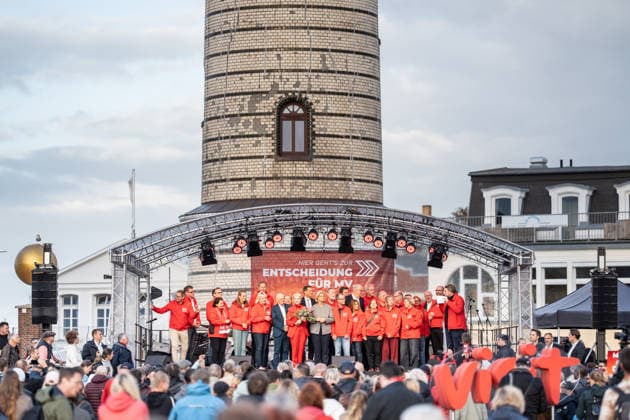 Ministerpräsidentin und SPD-Spitzenkandidatin Manuela Schwesig auf der Wahlkampfveranstaltung in Rostock-Warnemünde;Abschlusskundgebung der SPD am Leuchtturm von Warnemünde zur Landtagswahl in Mecklenburg-Vorpommern, Rostock-Warnemünde Mecklenburg-Vorpommern Deutschland Leuchtturm