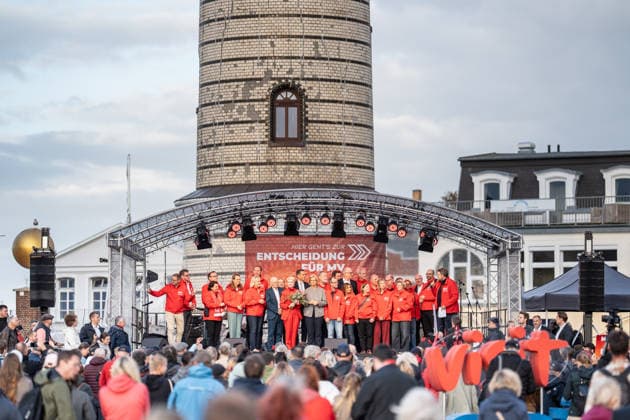Ministerpräsidentin und SPD-Spitzenkandidatin Manuela Schwesig auf der Wahlkampfveranstaltung in Rostock-Warnemünde;Abschlusskundgebung der SPD am Leuchtturm von Warnemünde zur Landtagswahl in Mecklenburg-Vorpommern, Rostock-Warnemünde Mecklenburg-Vorpommern Deutschland Leuchtturm