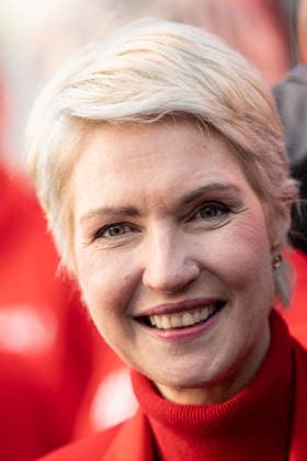 Ministerpräsidentin und SPD-Spitzenkandidatin Manuela Schwesig auf der Wahlkampfveranstaltung in Rostock-Warnemünde;Abschlusskundgebung der SPD am Leuchtturm von Warnemünde zur Landtagswahl in Mecklenburg-Vorpommern, Rostock-Warnemünde Mecklenburg-Vorpommern Deutschland Leuchtturm