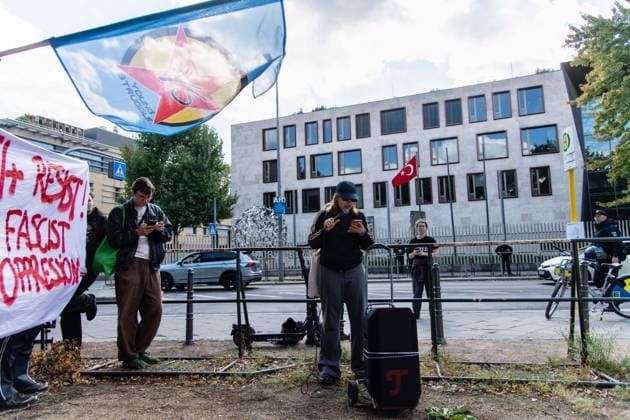 September 18, 2026, Berlin, Germany: BERLIN, GERMANY, SEPTEMBER 18, 2026: LGBTQ+ activists and supporters demonstrate outside the Turkish Embassy in Berlin in solidarity with LGBTQ+ communities in Turkey following a series of raids and arrests targeting activists and organizations. Demonstrators called for the release of those detained and condemned the Turkish authoritiesÃ¢â‚¬â ¢ recent actions against LGBTQ+ groups. Turkish authorities have carried out coordinated raids across multiple provinces as part of investigations involving LGBTQ+ organizations and activists. Berlin Germany  - ZUMAq101 20260918_zna_q101_065 Copyright: xAndro SxTrujillox