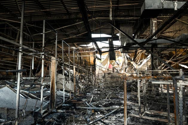 The Amstor shopping centre is destroyed by a Russian drone attack in the Khortytskyi district, Zaporizhzhia, Ukraine, September 18, 2026. Rescuers extinguished a fire covering more than 10,000 square metres. The constant threat of repeated Russian strikes hampered operations, forcing firefighters to retreat to shelters. The shopping centre was destroyed, and one person was injured. (Photo by Dmytro Smolienko Ukrinform) Russian army strikes shopping centre in Zaporizhzhia  Copyright: xDmytroxSmolienkox