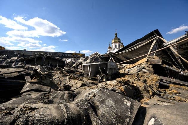 The Amstor shopping centre is destroyed by a Russian drone attack in the Khortytskyi district, Zaporizhzhia, Ukraine, September 18, 2026. Rescuers extinguished a fire covering more than 10,000 square metres. The constant threat of repeated Russian strikes hampered operations, forcing firefighters to retreat to shelters. The shopping centre was destroyed, and one person was injured. (Photo by Dmytro Smolienko Ukrinform) Russian army strikes shopping centre in Zaporizhzhia  Copyright: xDmytroxSmolienkox