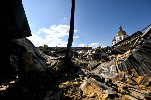 The Amstor shopping centre is destroyed by a Russian drone attack in the Khortytskyi district, Zaporizhzhia, Ukraine, September 18, 2026. Rescuers extinguished a fire covering more than 10,000 square metres. The constant threat of repeated Russian strikes hampered operations, forcing firefighters to retreat to shelters. The shopping centre was destroyed, and one person was injured. (Photo by Dmytro Smolienko Ukrinform) Russian army strikes shopping centre in Zaporizhzhia  Copyright: xDmytroxSmolienkox