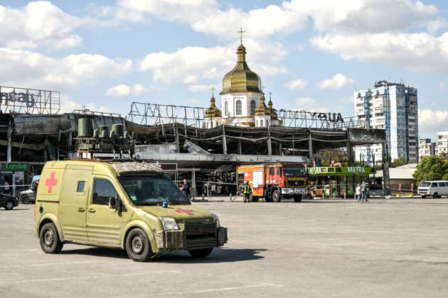 The Church of St Nicholas towers behind the Amstor shopping centre in the Khortytskyi district, which burned down following a Russian drone attack, Zaporizhzhia, Ukraine, September 18, 2026. Rescuers extinguished a fire covering more than 10,000 square metres. Operations were hampered by the constant threat of repeated Russian strikes, forcing firefighters to retreat to shelters. The shopping centre was destroyed, and one person was injured.(Photo by Dmytro Smolienko Ukrinform) Russian army strikes shopping centre in Zaporizhzhia  Copyright: xDmytroxSmolienkox