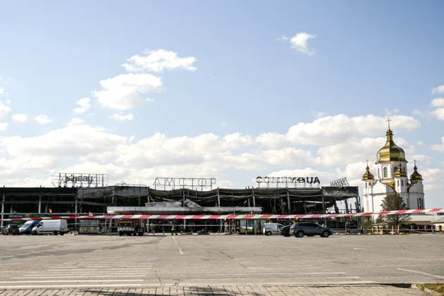 Caution tape seals off the premises of the Amstor shopping centre in the Khortytskyi district, which burned down following a Russian drone attack, Zaporizhzhia, Ukraine, September 18, 2026. Rescuers extinguished a fire covering more than 10,000 square metres. The constant threat of repeated Russian strikes hampered operations, forcing firefighters to retreat to shelters. The shopping centre was destroyed, and one person was injured. (Photo by Dmytro Smolienko Ukrinform) Russian army strikes shopping centre in Zaporizhzhia  Copyright: xDmytroxSmolienkox