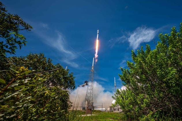 September 18, 2026, Cape Canaveral, Fl, United States of America: A SpaceX Falcon 9 rocket carrying the O3b mPOWER-F mission blasts off from Launch Complex 40 at Cape Canaveral Space Force Station, September 13, 2026 in Cape Canaveral, Florida. This was the 700th SpaceX Falcon rocket launch. Cape Canaveral United States of America - ZUMAp138 20260918_zaa_p138_014 Copyright: xSraxTylerxMoody UsxSpacex