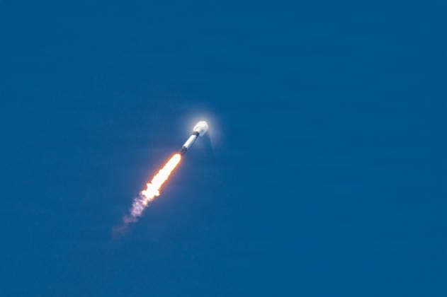 September 18, 2026, Cape Canaveral, Fl, United States of America: A condensation collar forms around the SpaceX Falcon 9 rocket carrying the O3b mPOWER-F mission, as it blasts into the sky from Launch Complex 40 at Cape Canaveral Space Force Station, September 13, 2026 in Cape Canaveral, Florida. This was the 700th SpaceX Falcon rocket launch. Cape Canaveral United States of America - ZUMAp138 20260918_zaa_p138_015 Copyright: xGwendolynxKurzen UsxSpacex