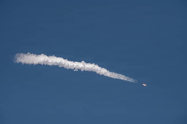 September 18, 2026, Cape Canaveral, Fl, United States of America: A SpaceX Falcon 9 rocket carrying the O3b mPOWER-F mission blasts into the sky from Launch Complex 40 at Cape Canaveral Space Force Station, September 13, 2026 in Cape Canaveral, Florida. This was the 700th SpaceX Falcon rocket launch. Cape Canaveral United States of America - ZUMAp138 20260918_zaa_p138_017 Copyright: xSraxTylerxMoody UsxSpacex