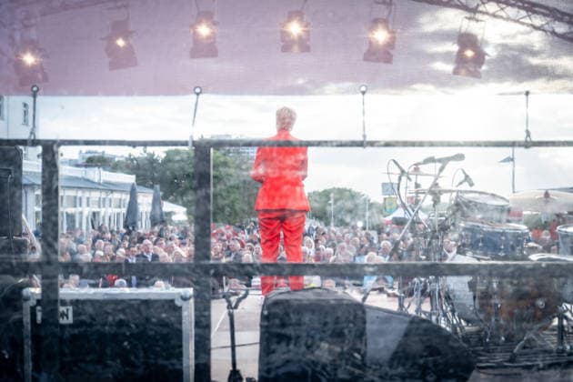Ministerpräsidentin und SPD-Spitzenkandidatin Manuela Schwesig auf der Wahlkampfveranstaltung in Rostock-Warnemünde;Abschlusskundgebung der SPD am Leuchtturm von Warnemünde zur Landtagswahl in Mecklenburg-Vorpommern, Rostock-Warnemünde Mecklenburg-Vorpommern Deutschland Leuchtturm