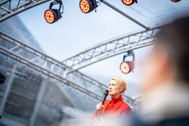 Ministerpräsidentin und SPD-Spitzenkandidatin Manuela Schwesig auf der Wahlkampfveranstaltung in Rostock-Warnemünde;Abschlusskundgebung der SPD am Leuchtturm von Warnemünde zur Landtagswahl in Mecklenburg-Vorpommern, Rostock-Warnemünde Mecklenburg-Vorpommern Deutschland Leuchtturm