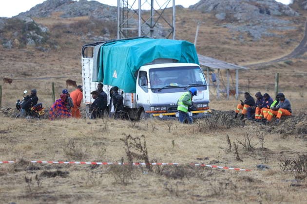 Training aircraft crashes in Kenya, two people lose their lives KAJIADO, KENYA - SEPTEMBER 18: Emergency teams inspect the crash site after a training aircraft crashes in Kipeto, Kajiado County, Kenya, on September 18, 2026. Two people lost ther lives in the crash. Lucas Mukasa Anadolu Kajiado Kenya. Editorial use only. Please get in touch for any other usage.  Copyright: x2026xAnadoluxLucasxMukasax