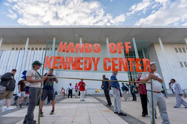 September 18, 2026, Washington, Dc, USA: People participate in the Hands Around the Kennedy Center demonstration..Supporters of the Kennedy Center gathered for the protest in response to this week s escalating tensions over the arts institution s future, including the Trump-appointed board voting to close the center in defiance of a court order, testimony that contractors were ramming the pillars of the building with construction equipment, and photographs showing President Trump aboard Air Force One with a poster that read Kennedy Center DEMOLISHED Washington USA  - ZUMAs197 20260918_aaa_s197_052 Copyright: xJenxGolbeckx