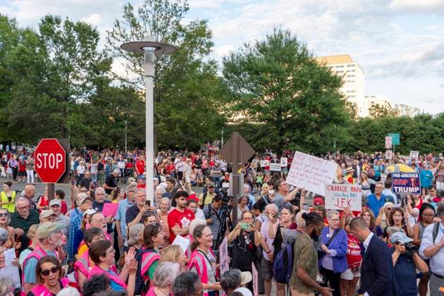 September 18, 2026, Washington, Dc, USA: People participate in the Hands Around the Kennedy Center demonstration..Supporters of the Kennedy Center gathered for the protest in response to this week s escalating tensions over the arts institution s future, including the Trump-appointed board voting to close the center in defiance of a court order, testimony that contractors were ramming the pillars of the building with construction equipment, and photographs showing President Trump aboard Air Force One with a poster that read Kennedy Center DEMOLISHED Washington USA  - ZUMAs197 20260918_aaa_s197_060 Copyright: xJenxGolbeckx